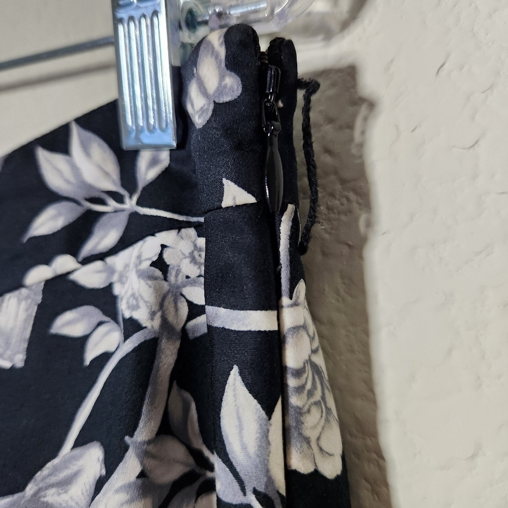 Talbots Navy Blue with Birds & Birdcages fully Lined Skirt Scalloped Hem Size 10 - Picture 3 of 10